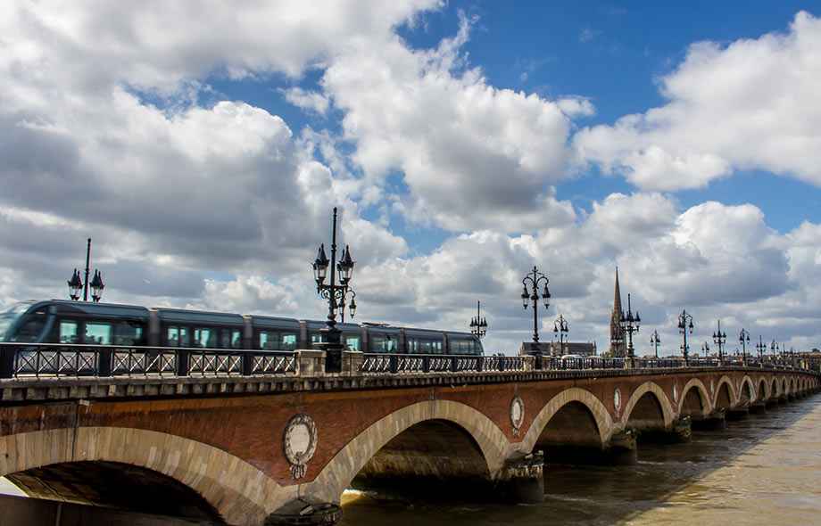 Pont de pierre - Translation missing: en.helpers.application.image_tag.default_alt