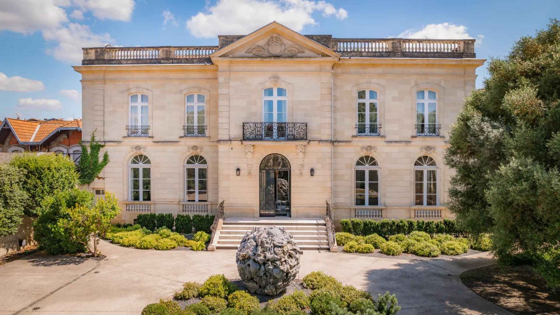 Hotel particulier de 700 m2 à vendre Bordeaux Labottière